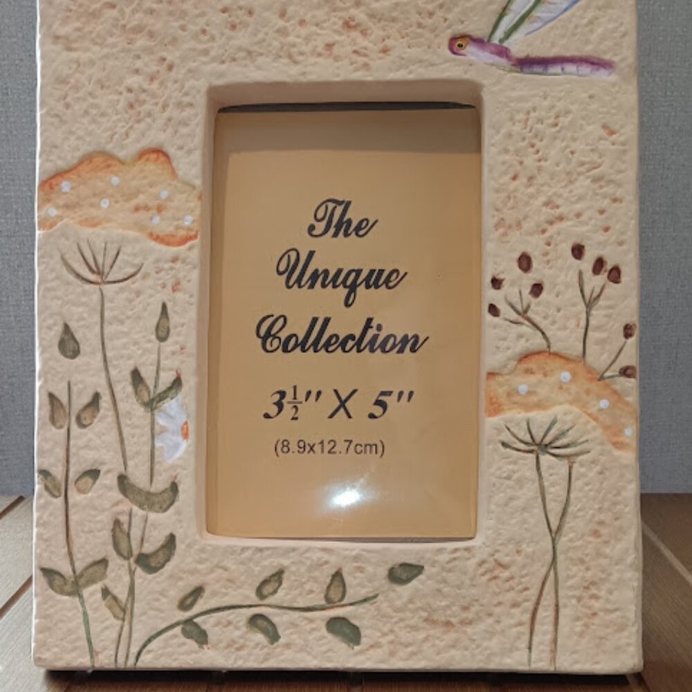 The Unique Collection Photo Frame Hand-Made Ceramic Beige Raised Dragon Fly - Picture 2 of 6